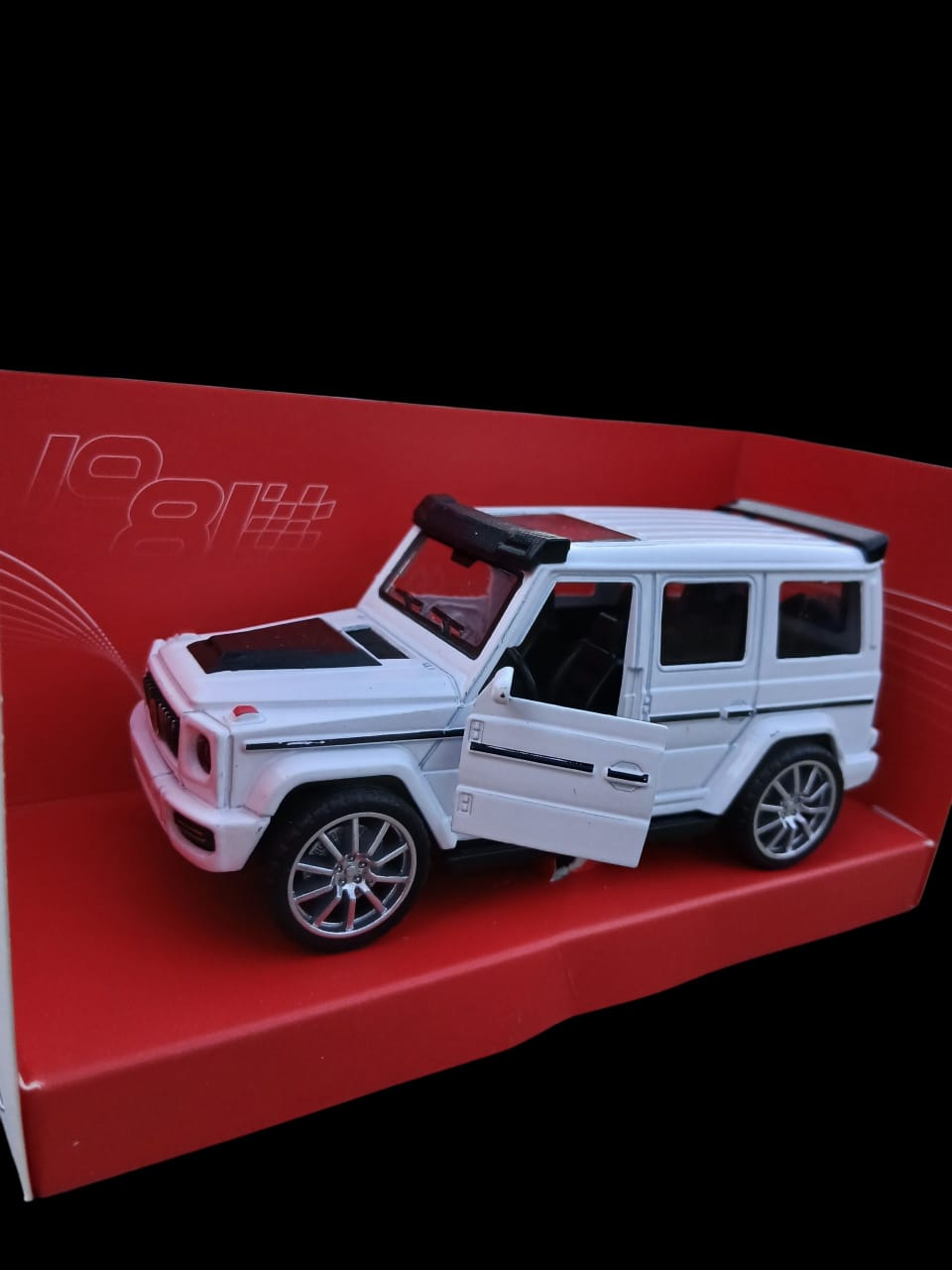White G-Wagon Die Cast Metal Car Toy 1:32 Scale – Luxury Pull Back SUV with Open Doors & Realistic Design