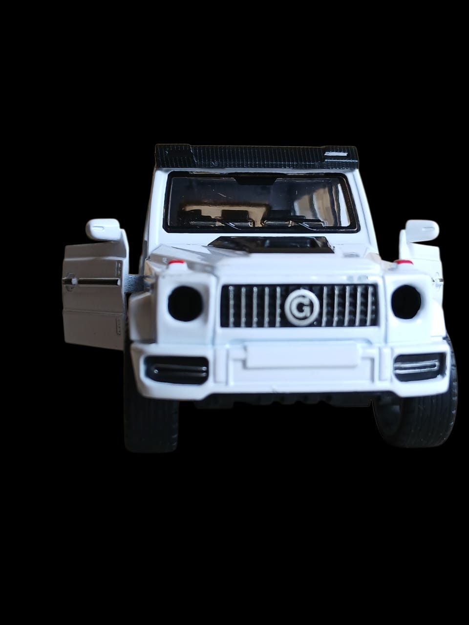 White G-Wagon Die Cast Metal Car Toy 1:32 Scale – Luxury Pull Back SUV with Open Doors & Realistic Design